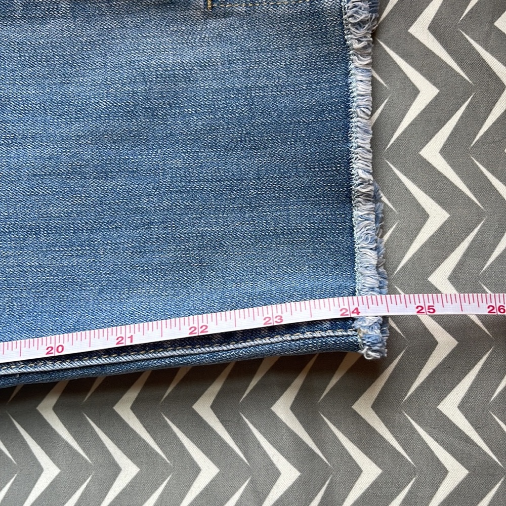 Distressed Mid-Rise Cut Off Jeans By Kensie Jeans 8/29 STRETCHY NWOT - Picture 12 of 14